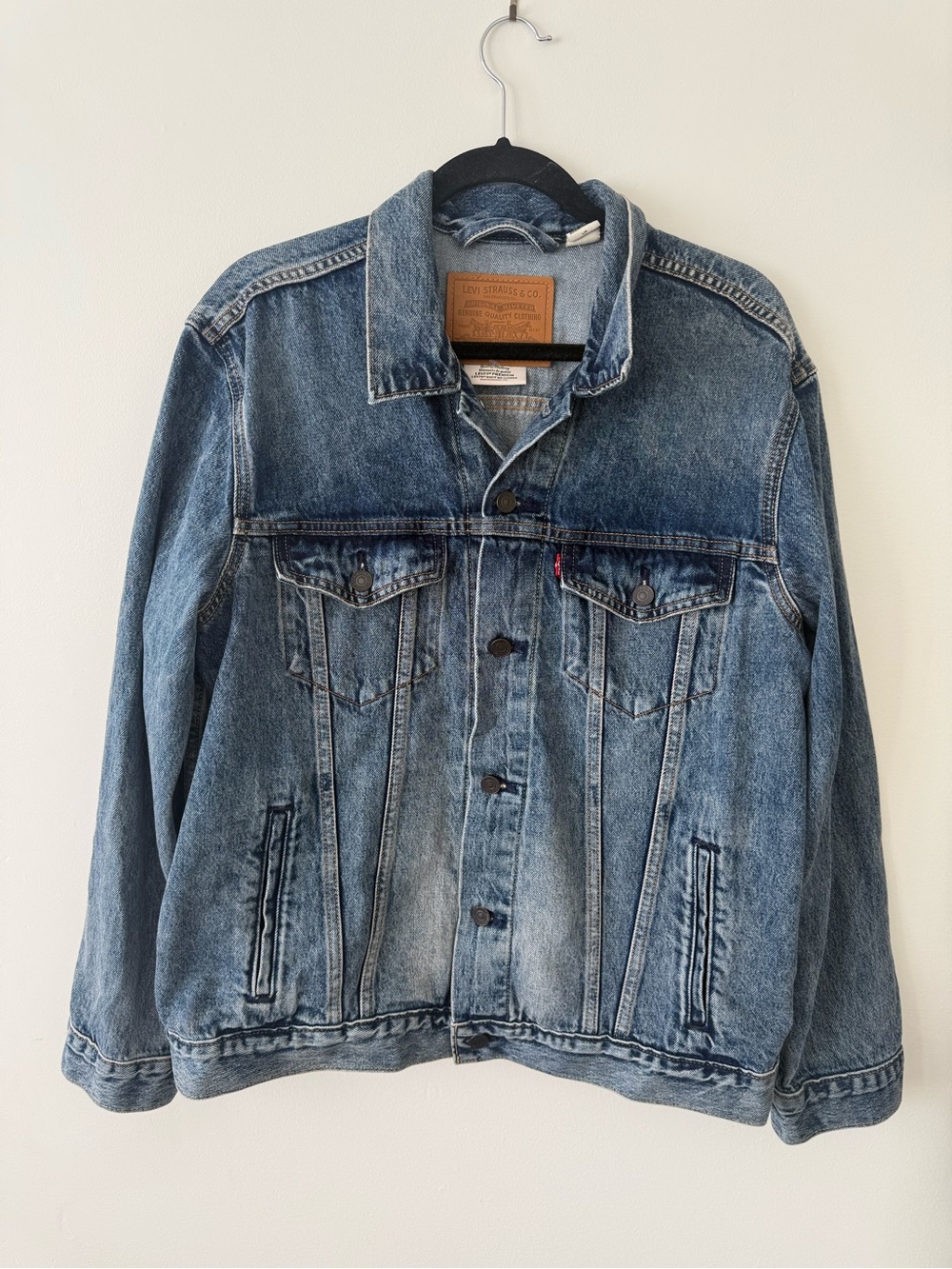EUC Levi’s men’s denim jacket